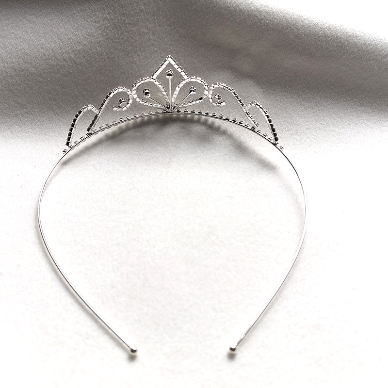 Silberfarbene Strass-Brautkron – Queen Accessories Bewertung und Preis