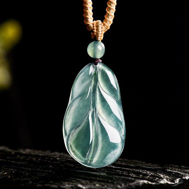 Myanmar Jadeit Blatt Anhänger  – Women'S Accessories Designer Bewertung und Preis