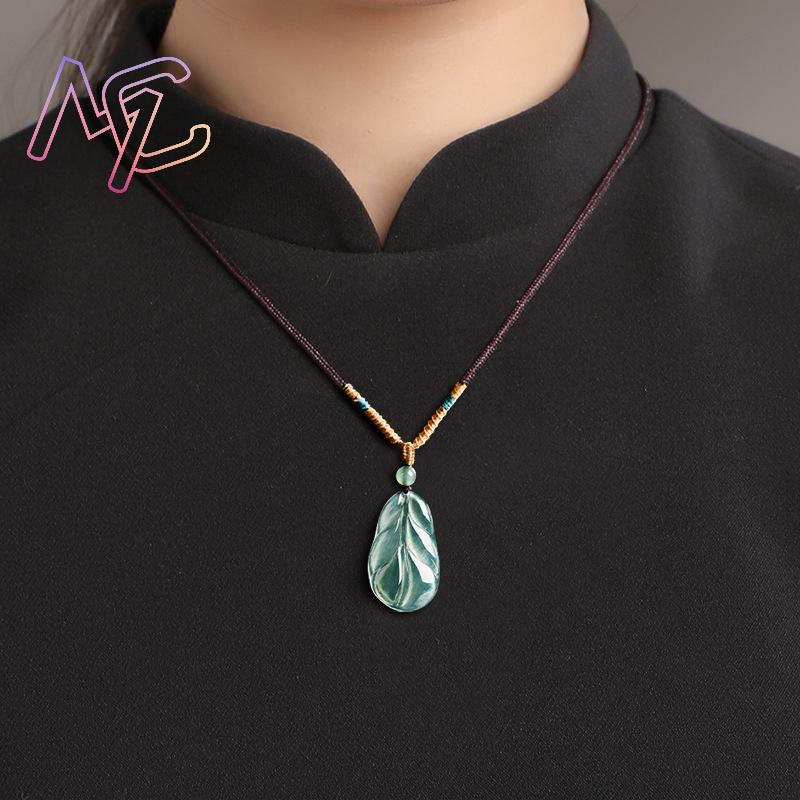 Myanmar Jadeit Blatt Anhänger  – Women'S Accessories Designer Bewertung und Preis